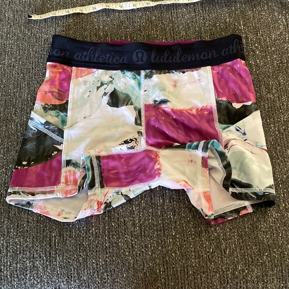 Lululemon shorts - Picture 1 of 8